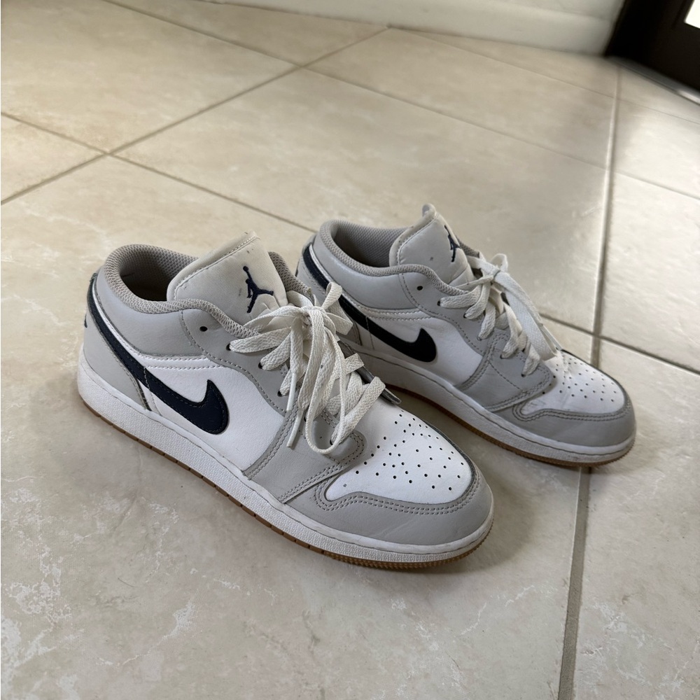 Nike Air Jordan Boys 5.5 White and Gray Sneakers